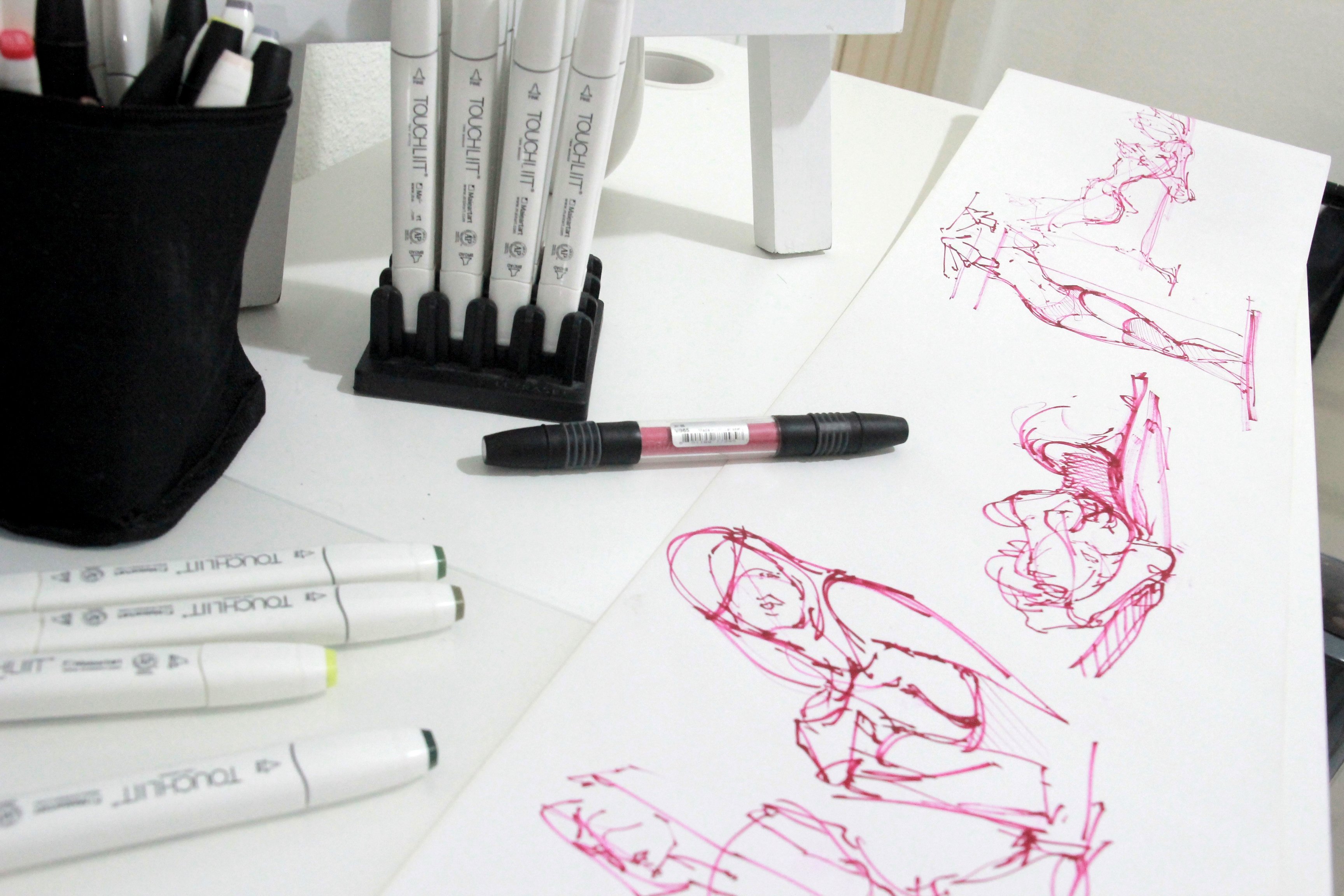 Sketch sensual body postures with the minimum of lines |TIP48