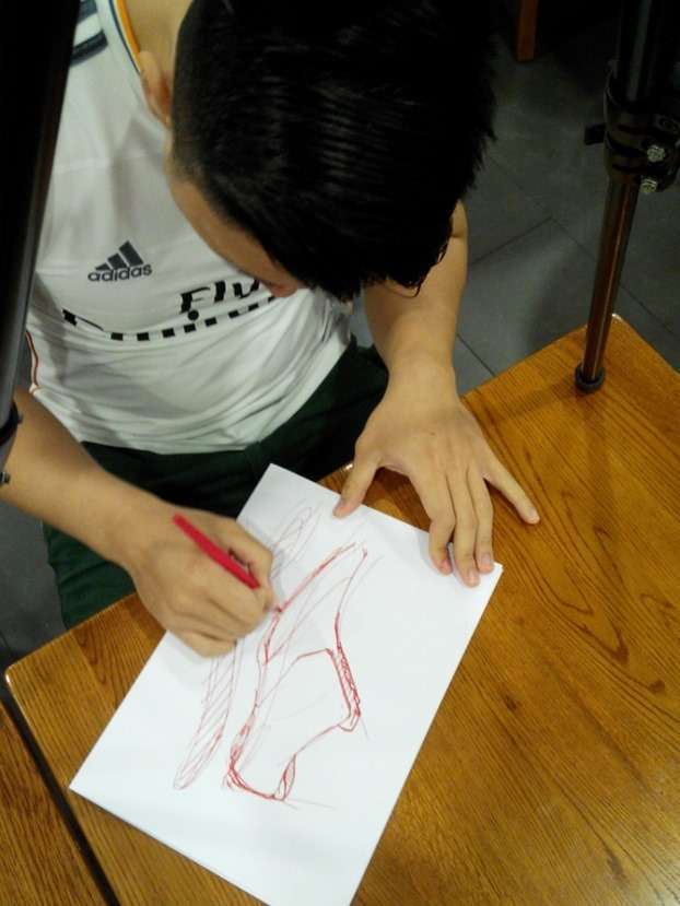 Learning how to draw a sneaker at our Starbucks Workshop