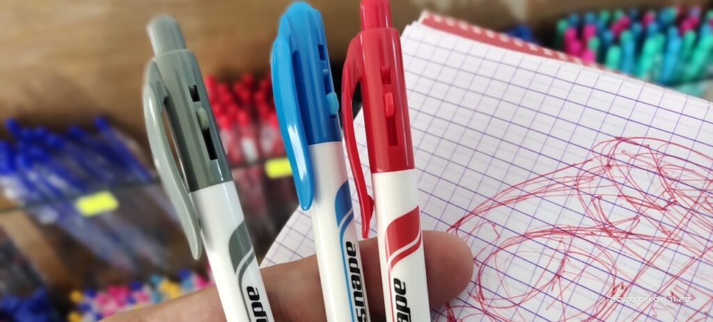Testing ballpoint pen with retractable nib