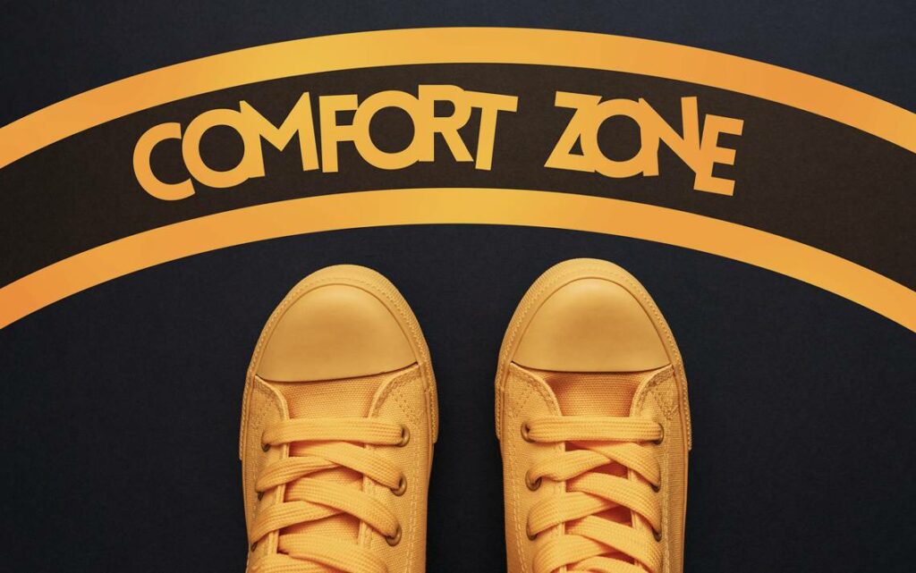 Comfort zone gold sneaker